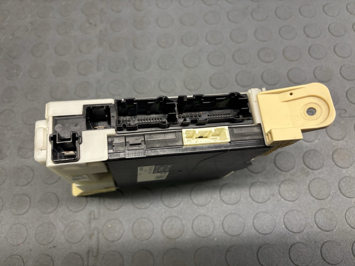 89221-04050 TOYOTA TACOMA MPX BODY CONTROL MODULE FUSE BOX