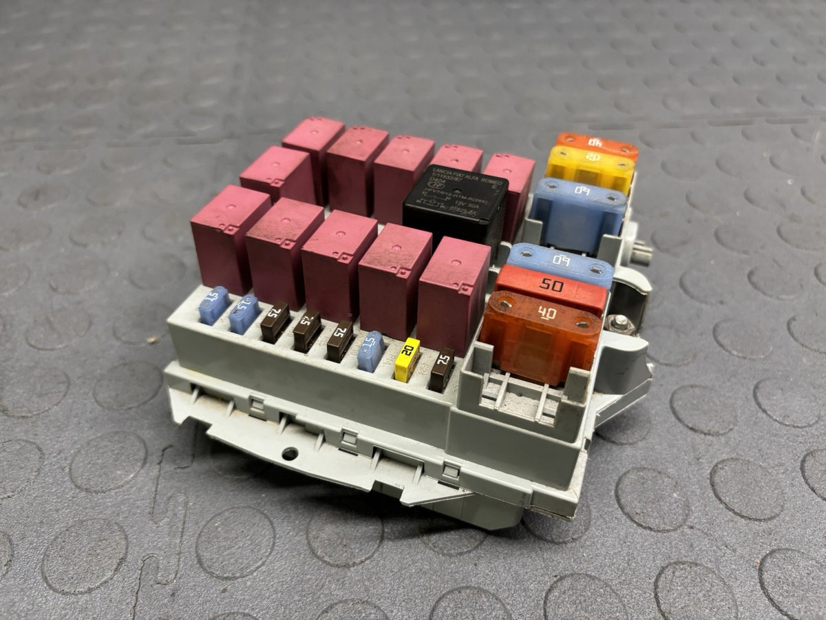 17-24 DODGE RAM PROMASTER 1500 2500 ENGINE FUSE RELAY JUNCTION BOX 68305537AB