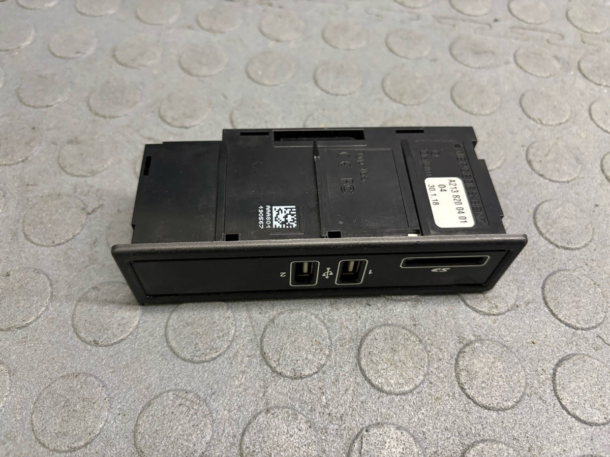 MERCEDES E CLASS E63 W213 2018-2021 USB AUX SD CARD PORT PANEL A2138200401