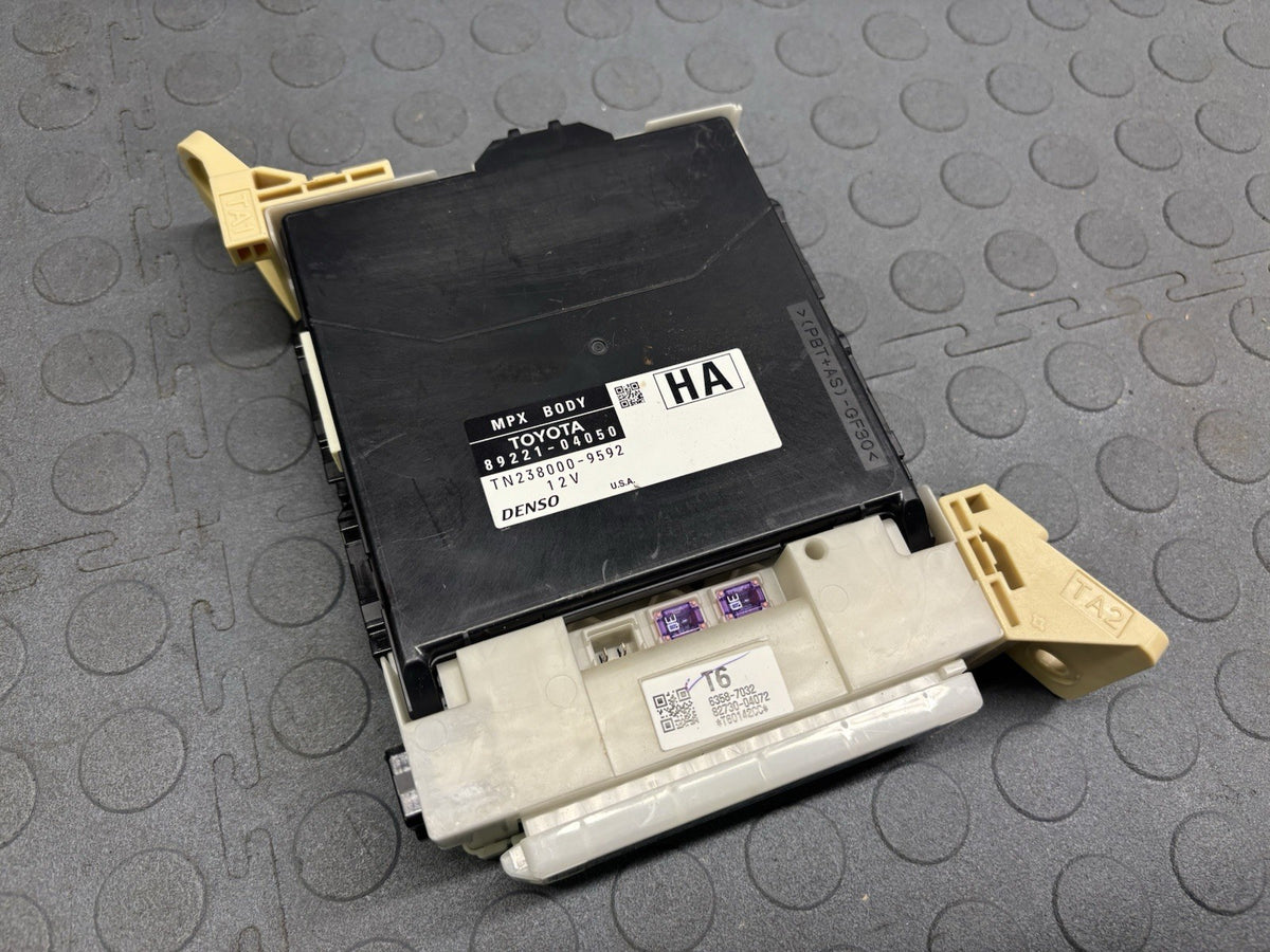 89221-04050 TOYOTA TACOMA MPX BODY CONTROL MODULE FUSE BOX