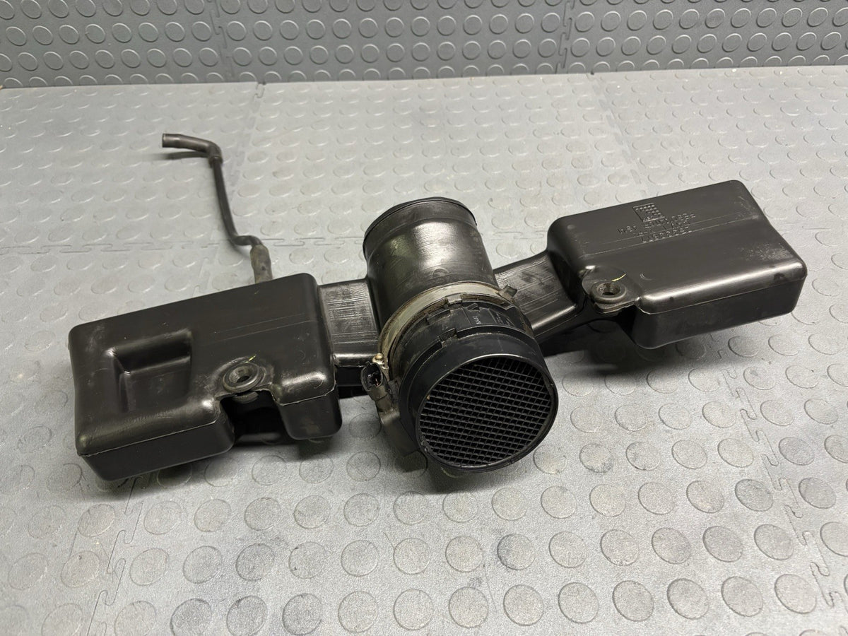 2004-2009 CADILLAC XLR OEM AIR INTAKE CENTER DUCT RESONATOR MAF SENSOR 25333877