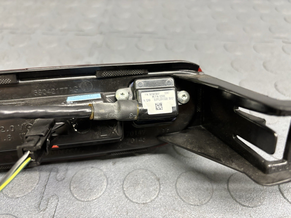 2015-2023 CHRYSLER 300 OEM THIRD BRAKE LIGHT TRUNK BUTTON BACKUP REVERSE CAMERA